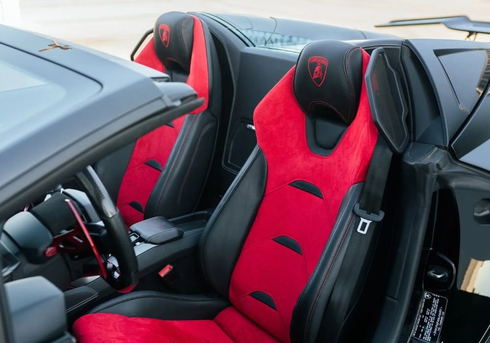 Black Lamborghini Huracan Evo Spyder for rent | Prestige Exotic