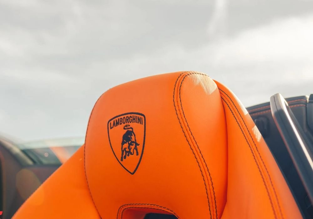 Blue Lamborghini Huracan Evo Spyder for rent | Prestige Exotic